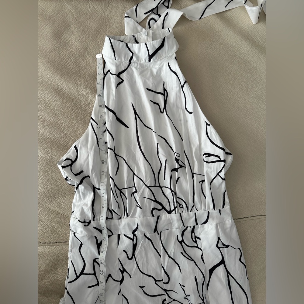 Elegant Mock Neck Sleeveless Jumpsuit NWOT - Picture 9 of 12